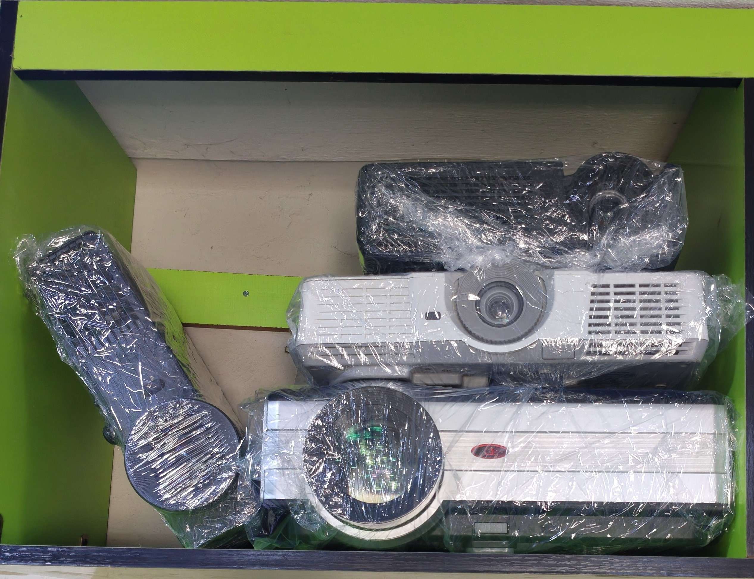 Projector devices